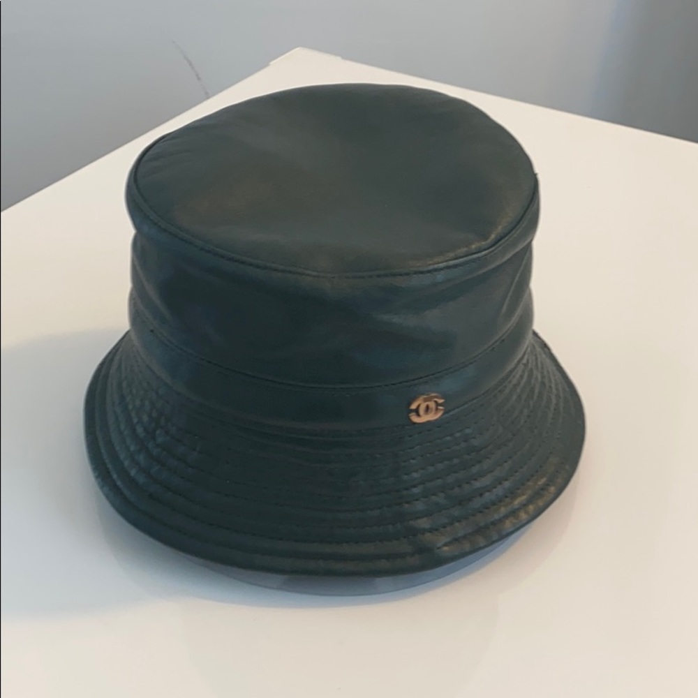 🧸**SOLD**Vintage Chanel bucket hat